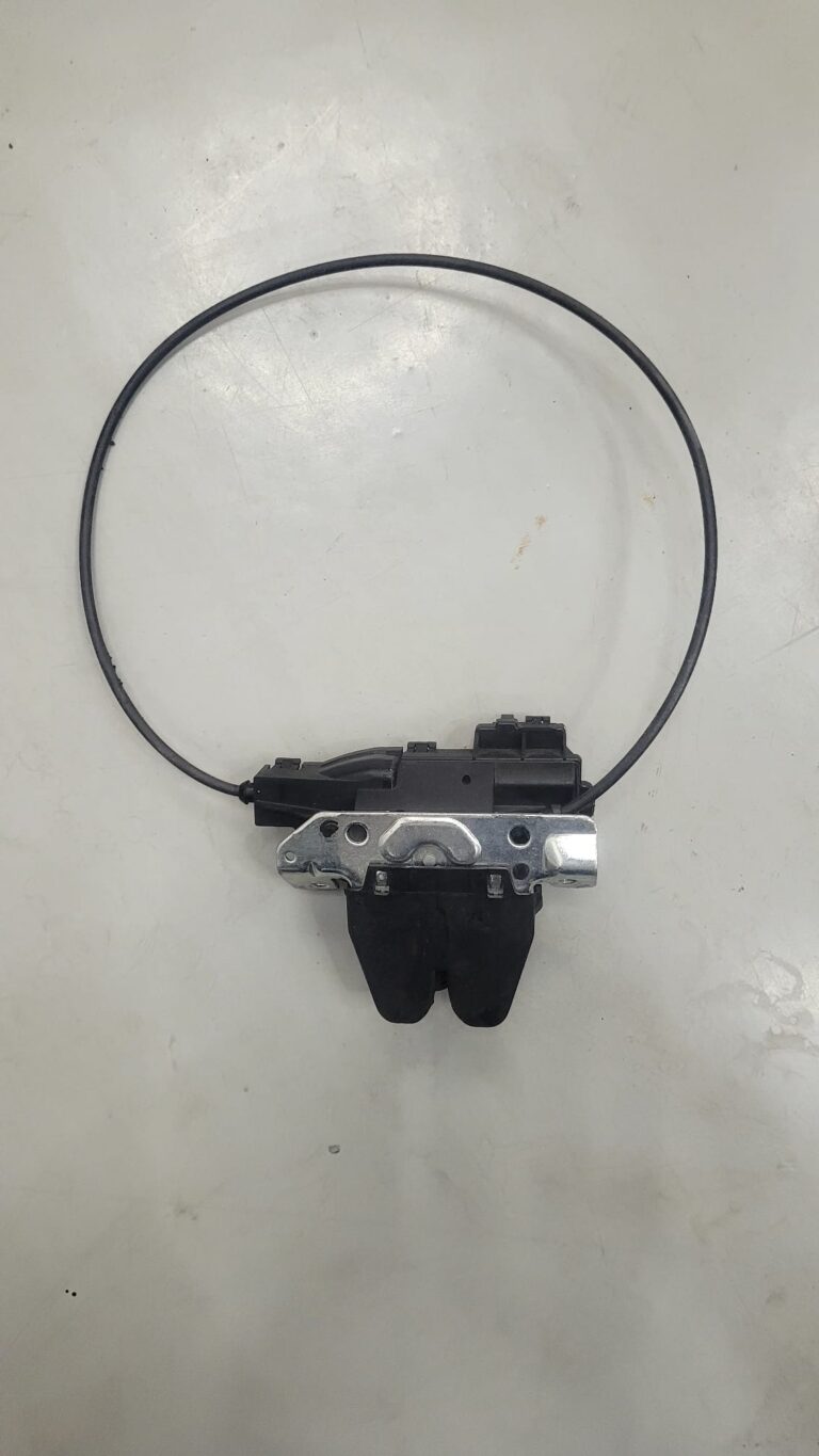 2007-2014 w204 C Serisi Bagaj Kilidi OEM: A2047500485